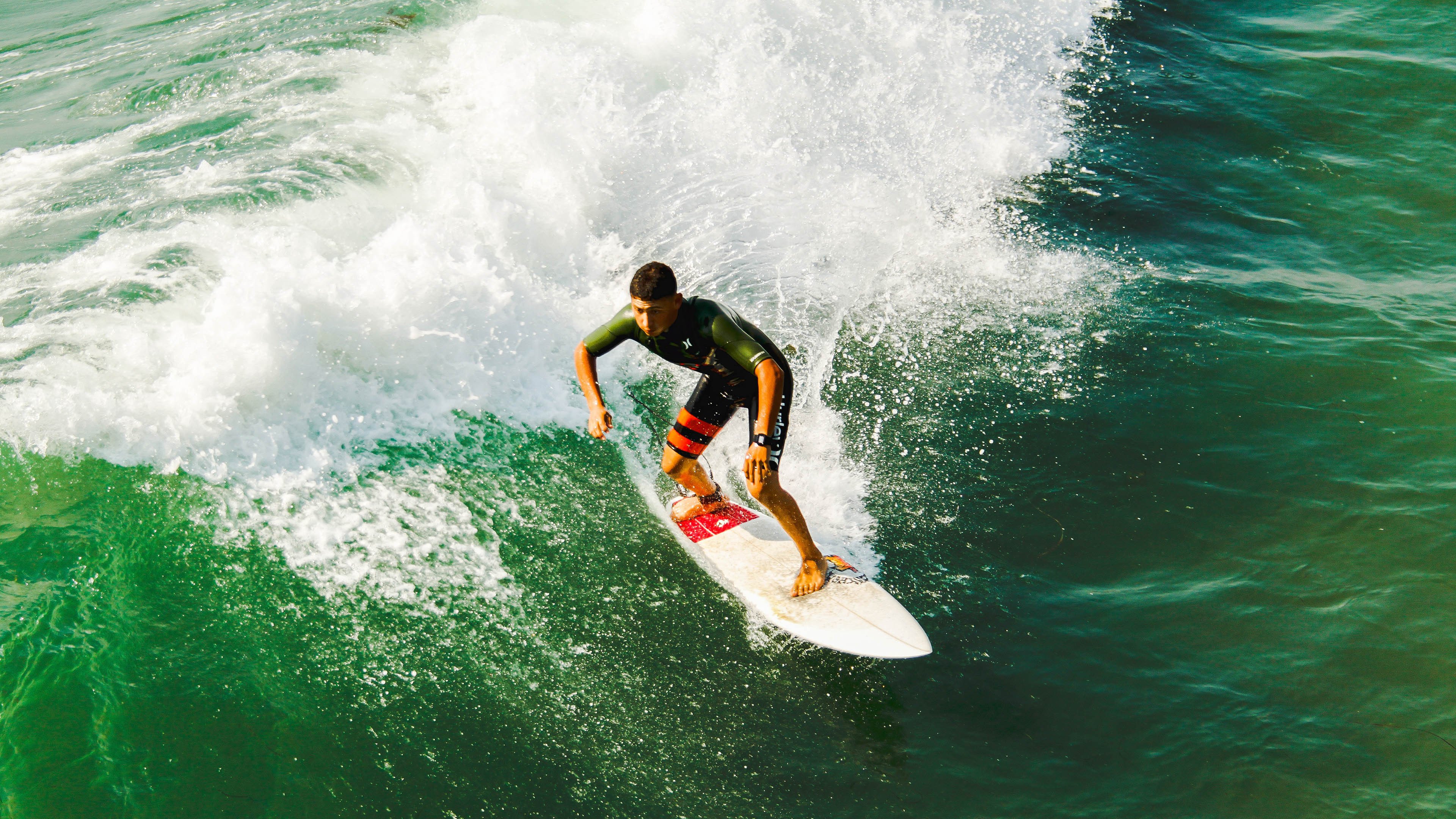 德甲争冠战之夜,孔德压力下完成爆发,铸就传奇瞬间