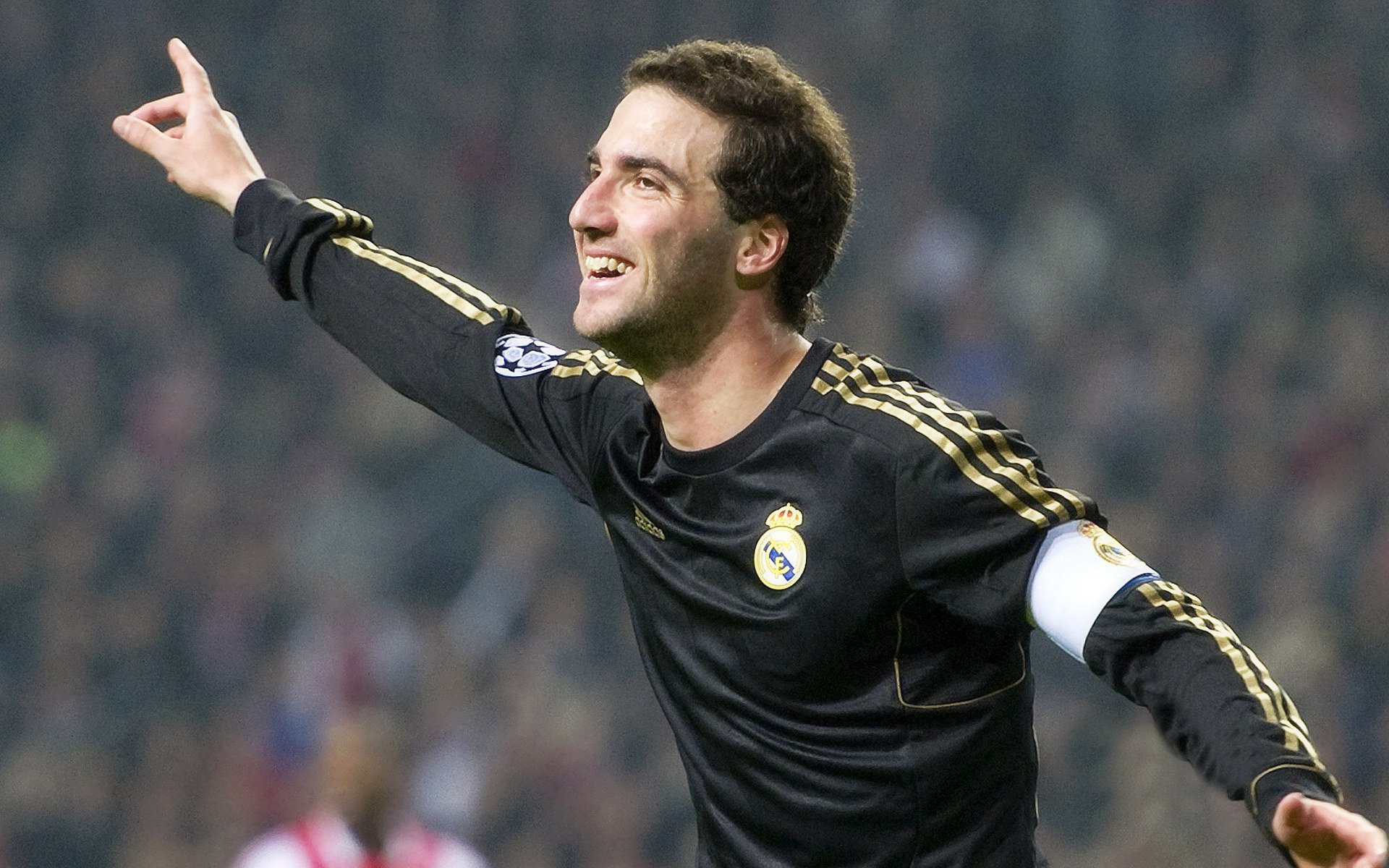 勒沃库森横扫葡萄牙,门迪领军下的战术革命与胜利哲学